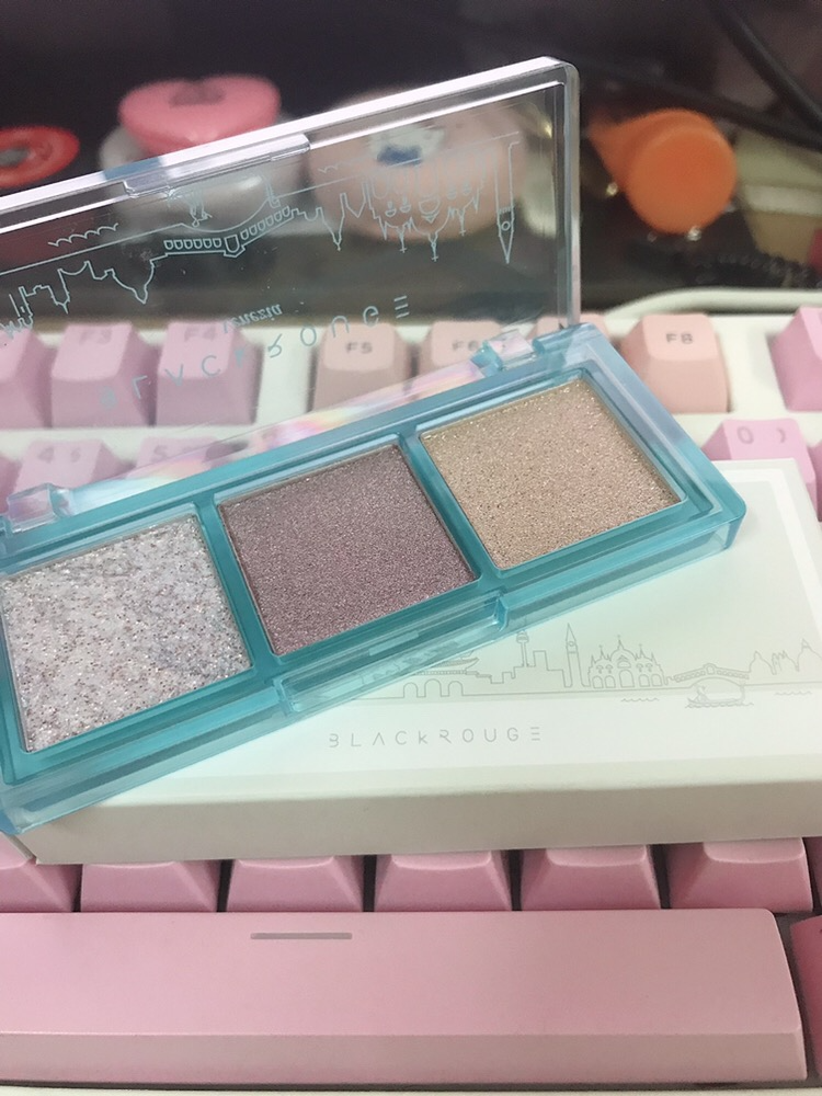 Bảng Phấn Mắt 3 Màu Ánh Nhũ Black Rouge Triple Layer Eye Palette - Makeup Palette Đậm Chất Thời Trang Hành Động Năng Động