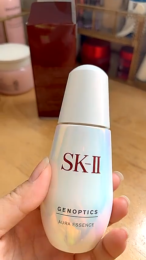 Serum dưỡng trắng da SK-II Genoptics Aura Essence 50ml - Giúp da sáng khỏe, ngăn lão hóa, phù hợp cho phụ nữ trên 30 tuổi
