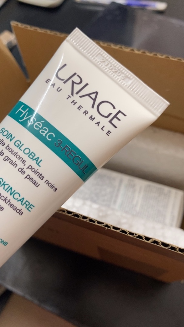 Kem trị mụn trứng cá Uriage Hyseac 3 Regul - Giảm mụn hiệu quả, ngừa mụn tái phát và cải thiện làn da dầu, 40ml