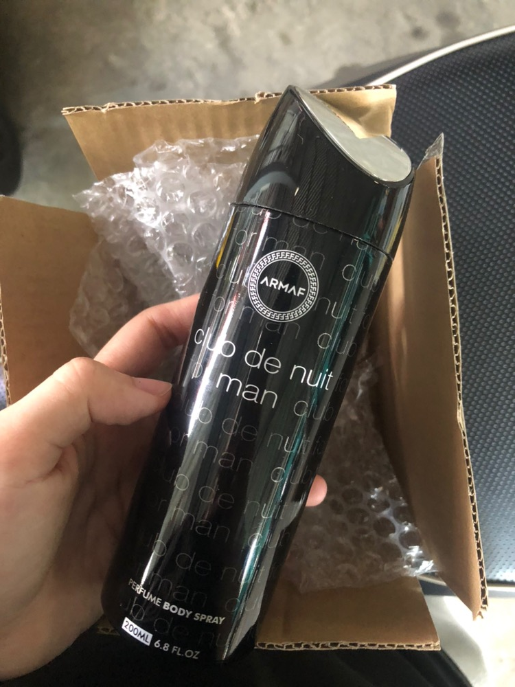 Xịt Thơm Toàn Thân Armaf Club De Nuit Perfume Body Spray Cho Nam - Hương Gỗ Cay Sang Trọng, Thiết Kế Cầm Nắm Tiện Lợi 200ml