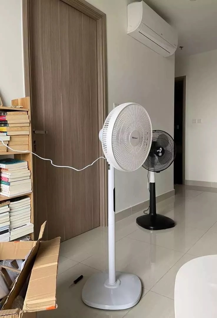 Quạt Cây Đứng Tiross TS9187 - Kiểu Dáng Hiện Đại, Điều Khiển Từ Xa, 3 Chế Độ Gió, 9 Tốc Độ, Tiết Kiệm Điện, Chất Liệu Nhựa ABS Bền Bỉ