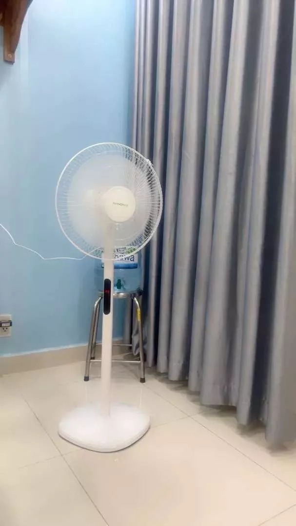 Quạt Cây Đứng Tiross TS9187 - Kiểu Dáng Hiện Đại, Điều Khiển Từ Xa, 3 Chế Độ Gió, 9 Tốc Độ, Tiết Kiệm Điện, Chất Liệu Nhựa ABS Bền Bỉ