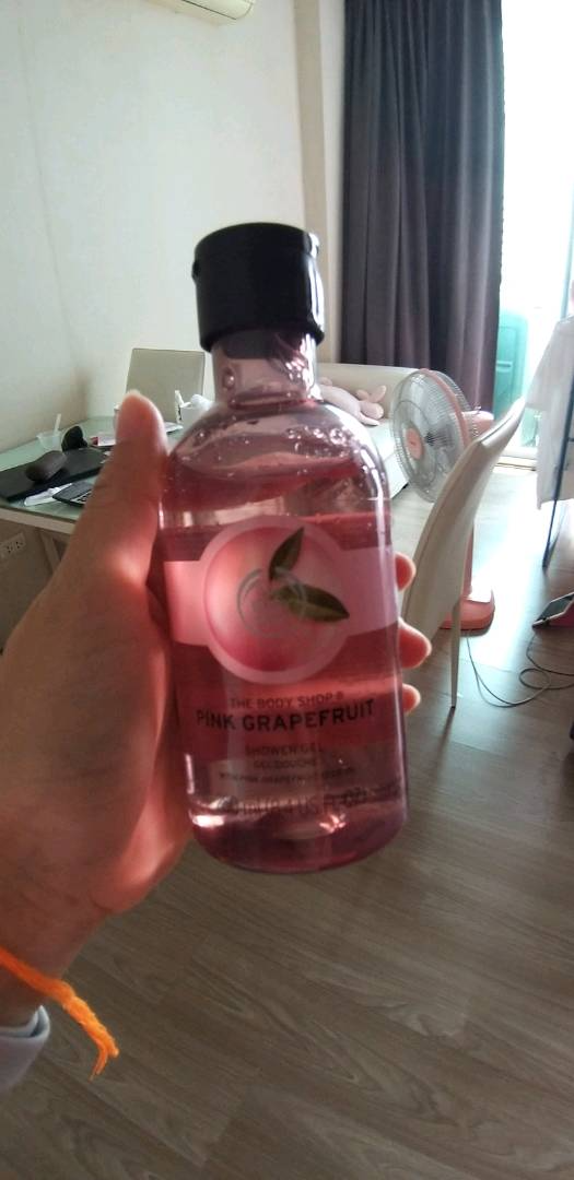 Sữa Tắm The Body Shop Bưởi Hồng - Gel Tắm Dưỡng Da Mềm Mại, Hương Thơm Ngọt Ngào, 250ml