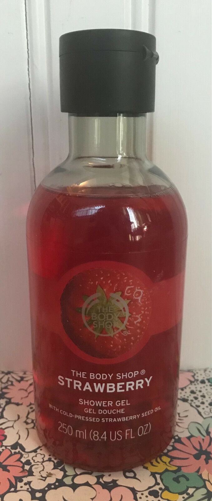 Sữa tắm The Body Shop Strawberry Shower Gel 250ml - Hương dâu tây quyến rũ, làm sạch da, dịu nhẹ, phù hợp mọi loại da