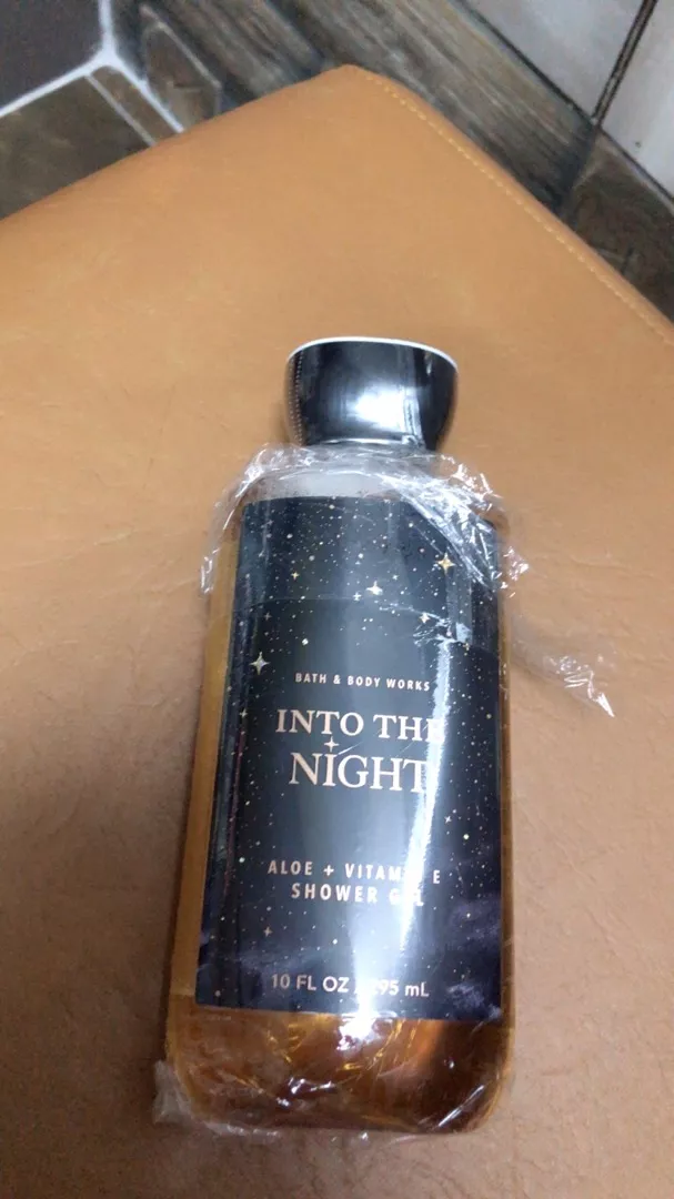 Sữa Tắm Nước Hoa Into The Night Bath & Body Works 295ml - Dưỡng Ẩm Và Lưu Hương Nữ Tính, Quyến Rũ Từ Thiên Nhiên