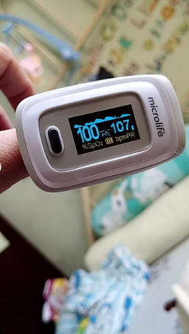 Máy đo nồng độ Oxy trong máu và nhịp tim Microlife OXY 210 - Thiết bị tiện lợi OLED hiển thị rõ nét, 3 trong 1 cho sức khỏe gia đình.