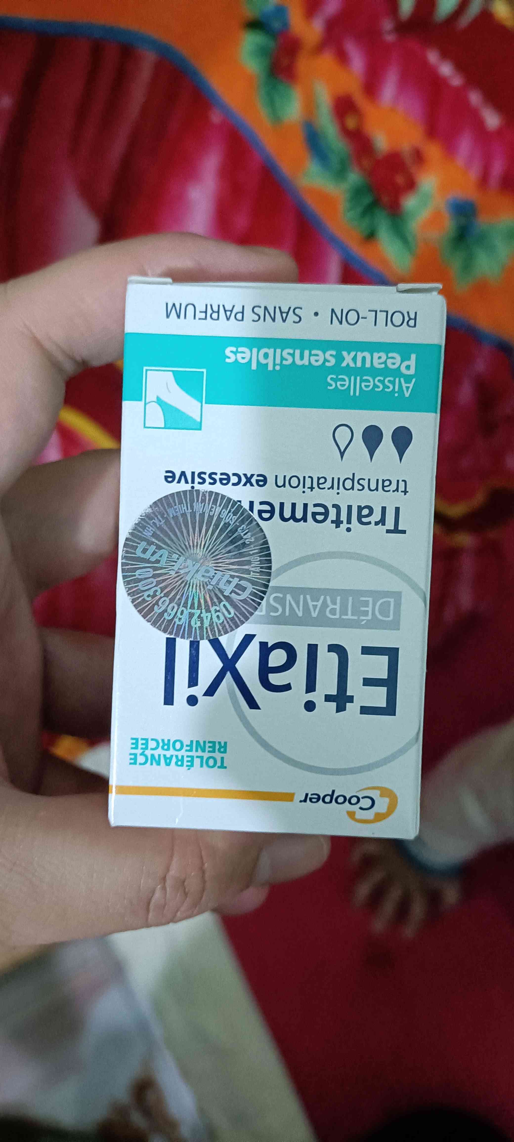 Lăn khử mùi Etiaxil 15ml - Giúp giảm hôi nách hiệu quả, không mùi, không gây ố vàng áo, phù hợp cho da nhạy cảm