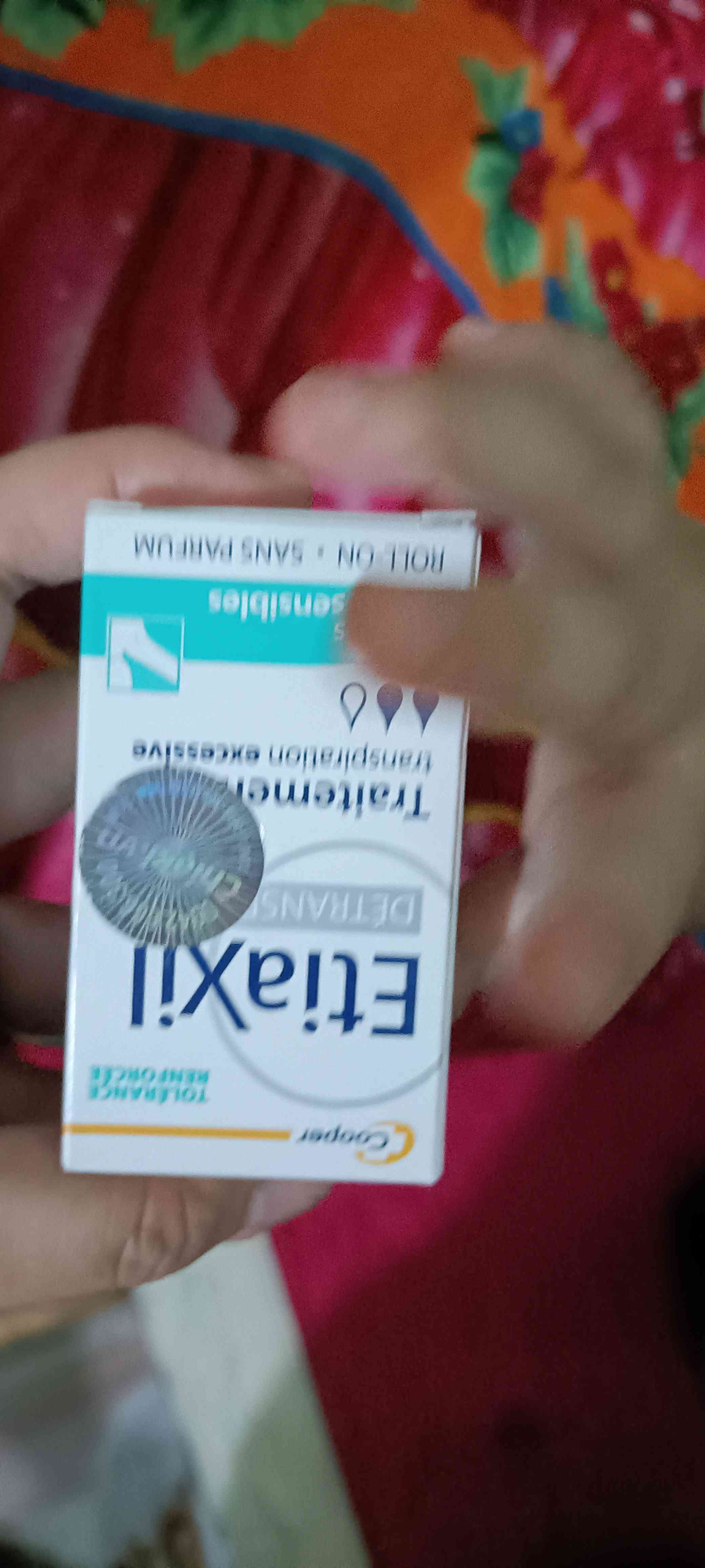 Lăn khử mùi Etiaxil 15ml - Giúp giảm hôi nách hiệu quả, không mùi, không gây ố vàng áo, phù hợp cho da nhạy cảm