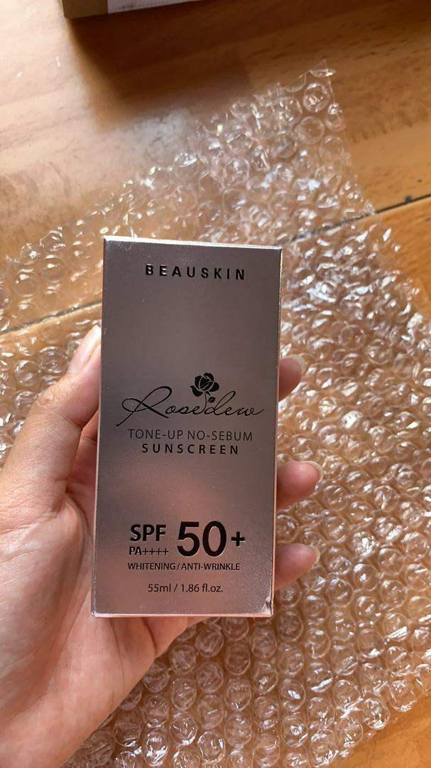 Kem Chống Nắng Beauskin Rosedew Toneup No Sebum SPF 50+/PA++++ - Không Dầu, Thẩm Thấu Nhanh, Hỗ Trợ Giảm Nám, Chống Nước, Dành Cho Mọi Loại Da