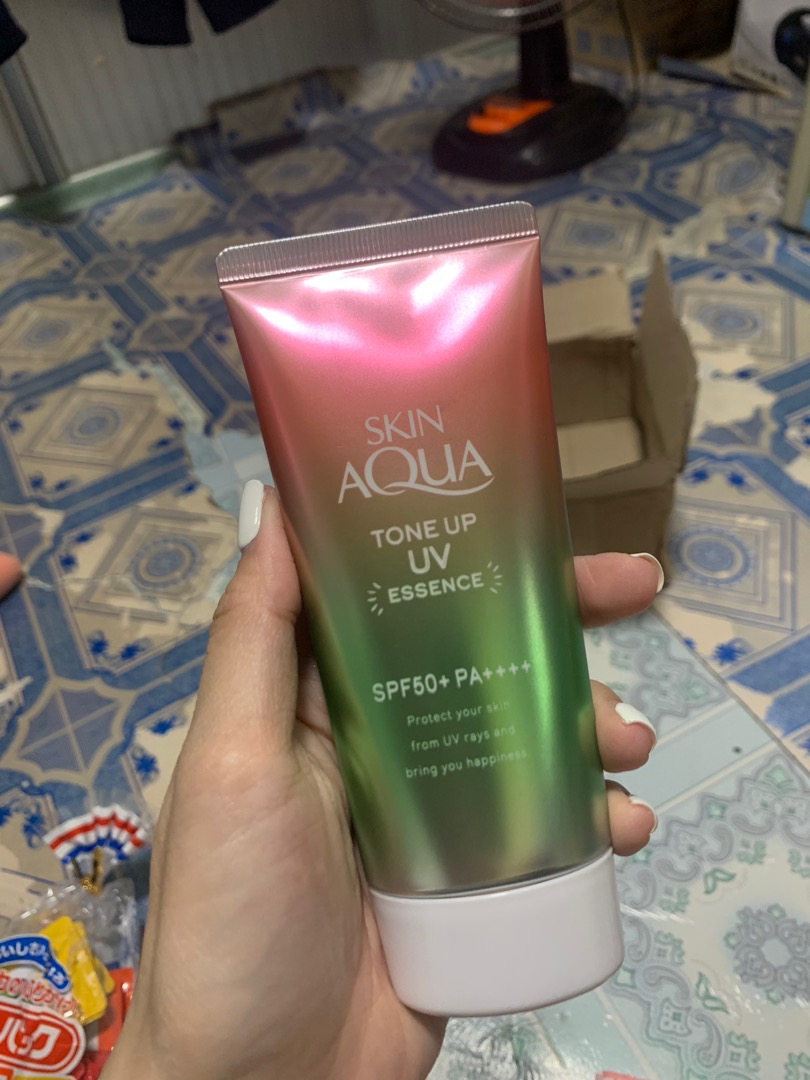 Kem Chống Nắng Sunplay Skin Aqua Tone Up UV Essence Happiness Aura Rose Color SPF50+ PA++++ - Hiệu Chỉnh Sắc Da và Nâng Tone Da Rạng Rỡ