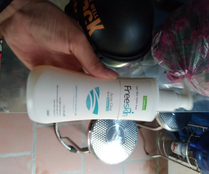 Gel Tắm Ngừa Mụn Freeskin Acne Clear Body Shower Gel 250ml - BHA Làm Sạch Sâu, Dưỡng Ẩm, Chống Oxy Hóa Cho Da Sáng Mịn