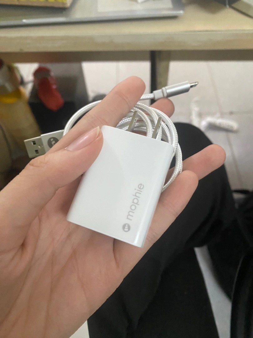 Bộ sạc Mophie 10W USB-A to Lightning cho iPhone/iPad - Sạc nhanh, tiện dụng, thay thế củ sạc Apple 5W, cáp Lightning 1M chất lượng cao