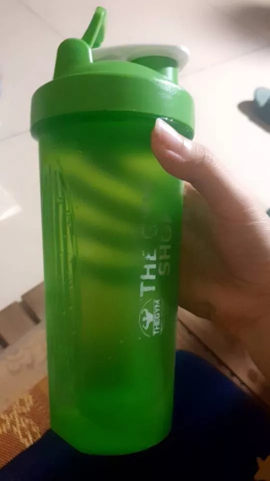 Bình Nước Thể Thao The Gym Shop 600ml - Nhựa Cao Cấp, Siêu Bền, Tặng Bóng Lò Xo, Không BPA, Lành Tính Cho Sức Khỏe
