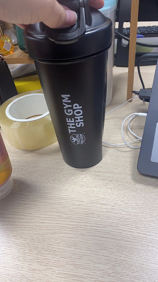 Bình Nước Thể Thao The Gym Shop 600ml - Nhựa Cao Cấp, Siêu Bền, Tặng Bóng Lò Xo, Không BPA, Lành Tính Cho Sức Khỏe