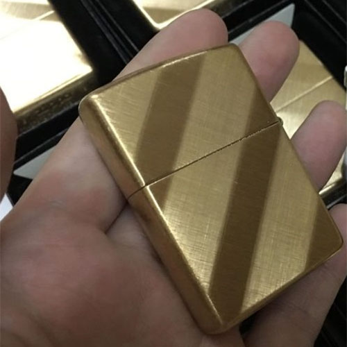 Bật Lửa Zippo Diagonal Weave Brass 29675 - Thiết Kế Sang Trọng Hiện Đại, Bật Tắt Nhạy, Hàng Chính Hãng USA