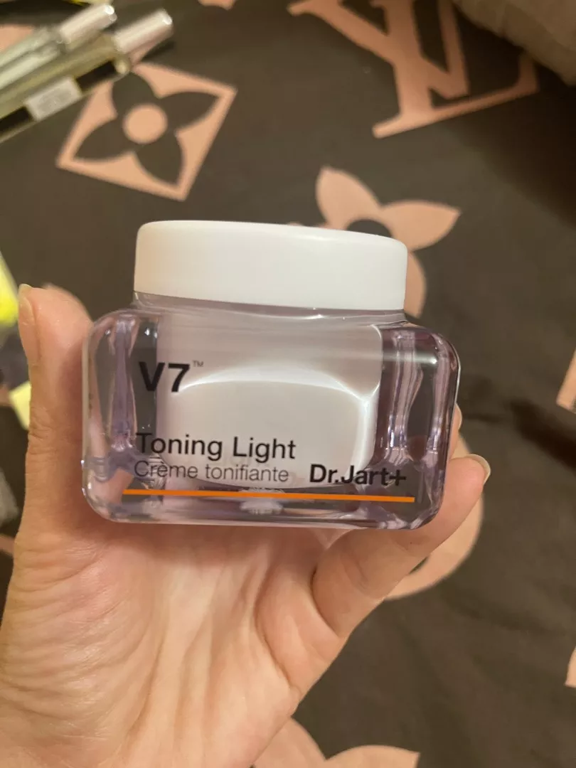Kem Dưỡng Trắng Da V7 Toning Light Dr. Jart+ Hàn Quốc - 7 Vitamin Làm Sáng, Giảm Nám, Cấp Ẩm Cho Da Mượt Mà 50ml