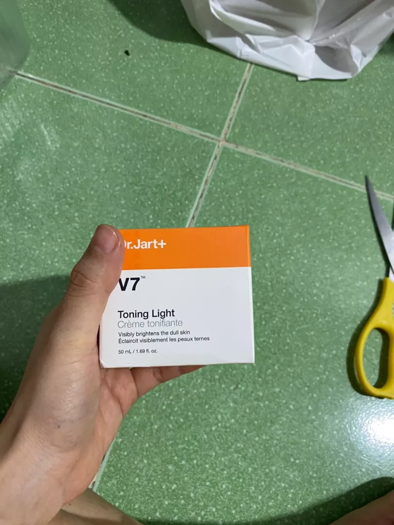 Kem Dưỡng Trắng Da V7 Toning Light Dr. Jart+ Hàn Quốc - 7 Vitamin Làm Sáng, Giảm Nám, Cấp Ẩm Cho Da Mượt Mà 50ml