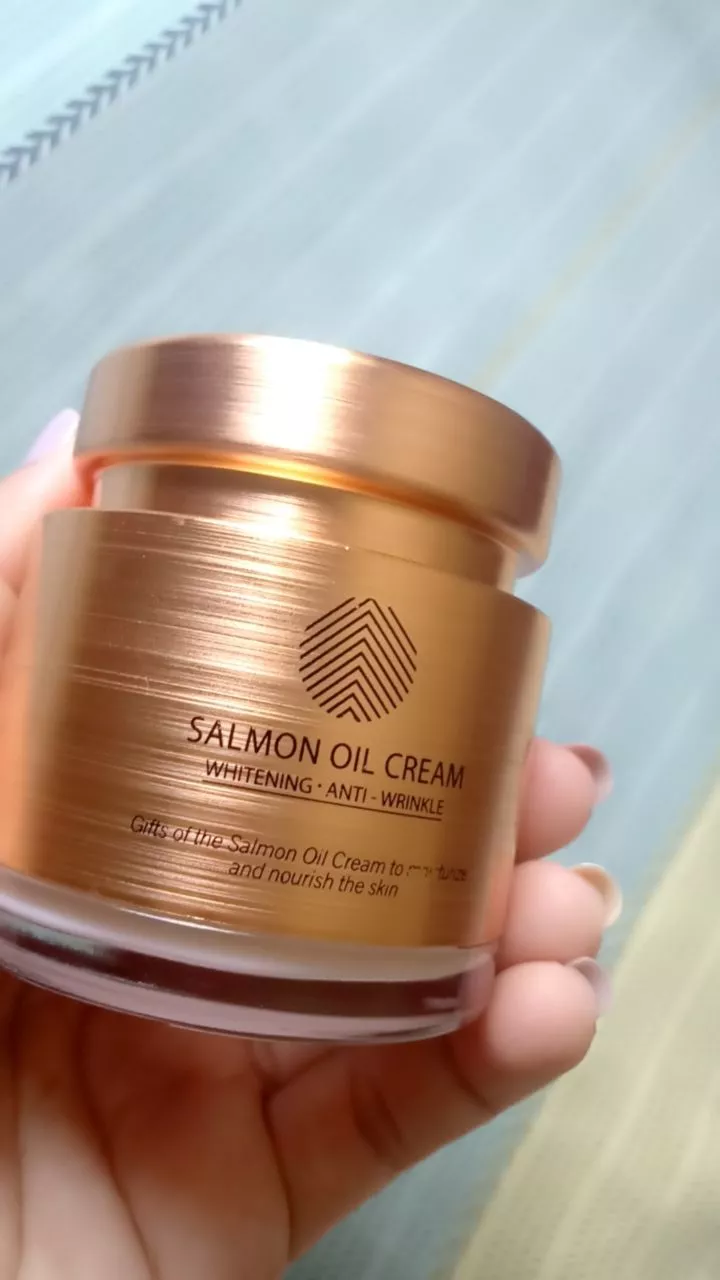 Kem Dưỡng Da Cá Hồi Salmon Oil Cream Hàn Quốc - Dưỡng Ẩm, Chống Lão Hóa, Làm Trắng Da Tươi Trẻ, Hỗ Trợ Làn Da Mịn Màng