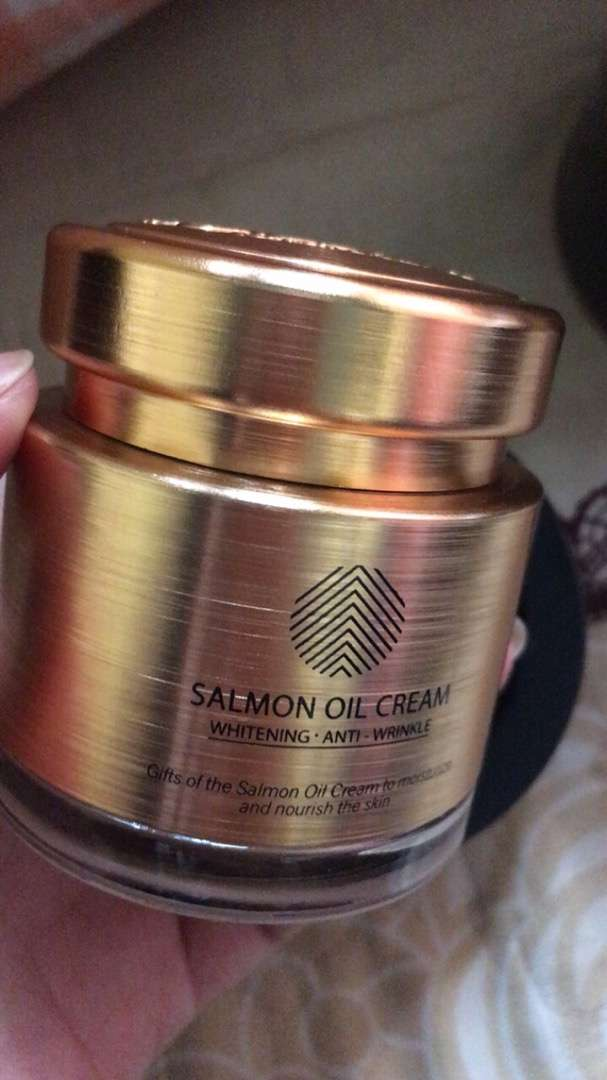 Kem Dưỡng Da Cá Hồi Salmon Oil Cream Hàn Quốc - Dưỡng Ẩm, Chống Lão Hóa, Làm Trắng Da Tươi Trẻ, Hỗ Trợ Làn Da Mịn Màng