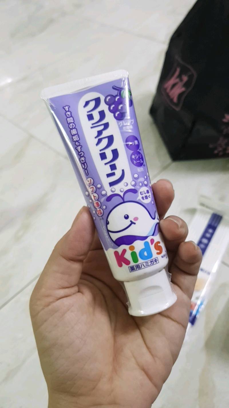 Kem Đánh Răng Trẻ Em Kao Kids Nhật Bản - Vị Trái Cây Ngọt Ngào, Ngừa Sâu Răng, Giúp Răng Chắc Khỏe, Thiết Kế Vui Nhộn 70g
