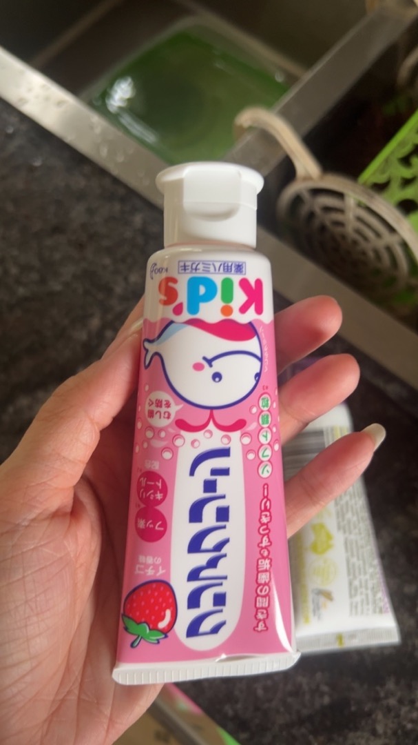Kem Đánh Răng Trẻ Em Kao Kids Nhật Bản - Vị Trái Cây Ngọt Ngào, Ngừa Sâu Răng, Giúp Răng Chắc Khỏe, Thiết Kế Vui Nhộn 70g
