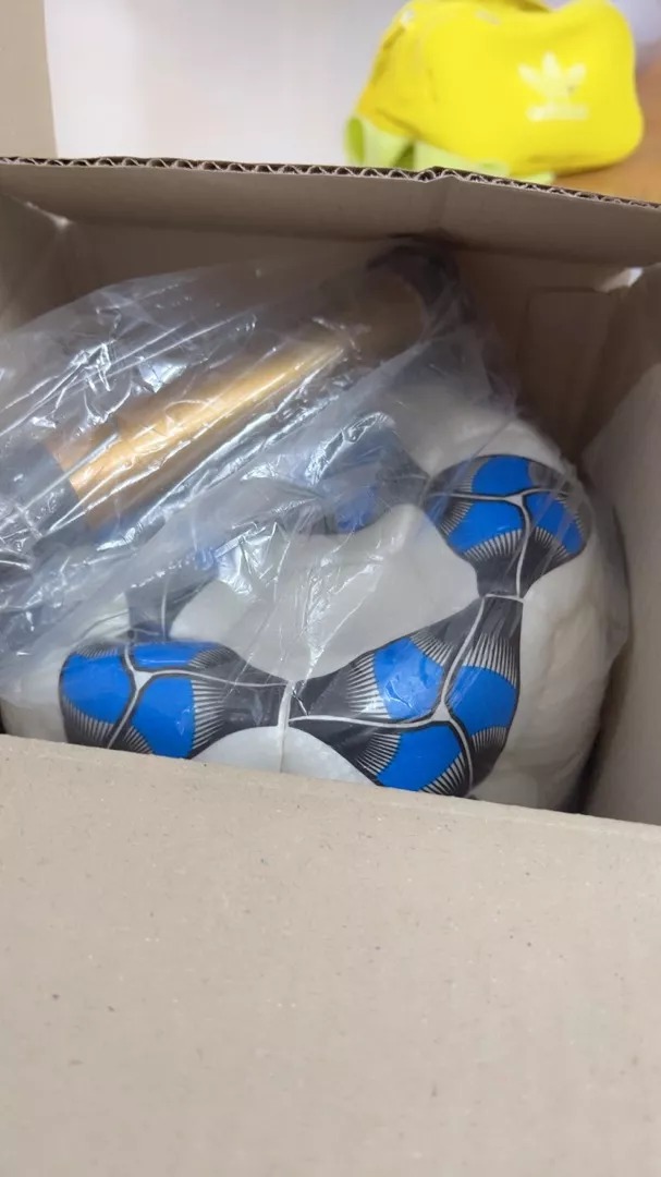 Quả Bóng Đá UCV 3.05 Số 5 Chống Thấm Nước - Bền Bỉ, Đường May Sắc Nét, Độ Nảy Tốt Cho Thi Đấu Và Tập Luyện