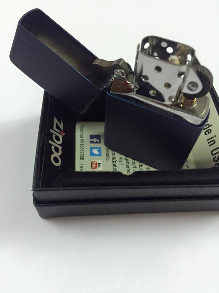 Bật Lửa Zippo Navy Matte 239ZL - Bật Lửa Chất Lượng Cao với Logo Zippo, Màu Xanh Hải Quân Ấn Tượng
