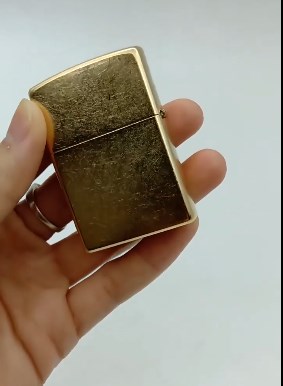 Bật Lửa Zippo Classic Gold Dust 207G - Xi Bụi Vàng Thượng Hạng, Thiết Kế Sang Trọng, Chính Hãng USA