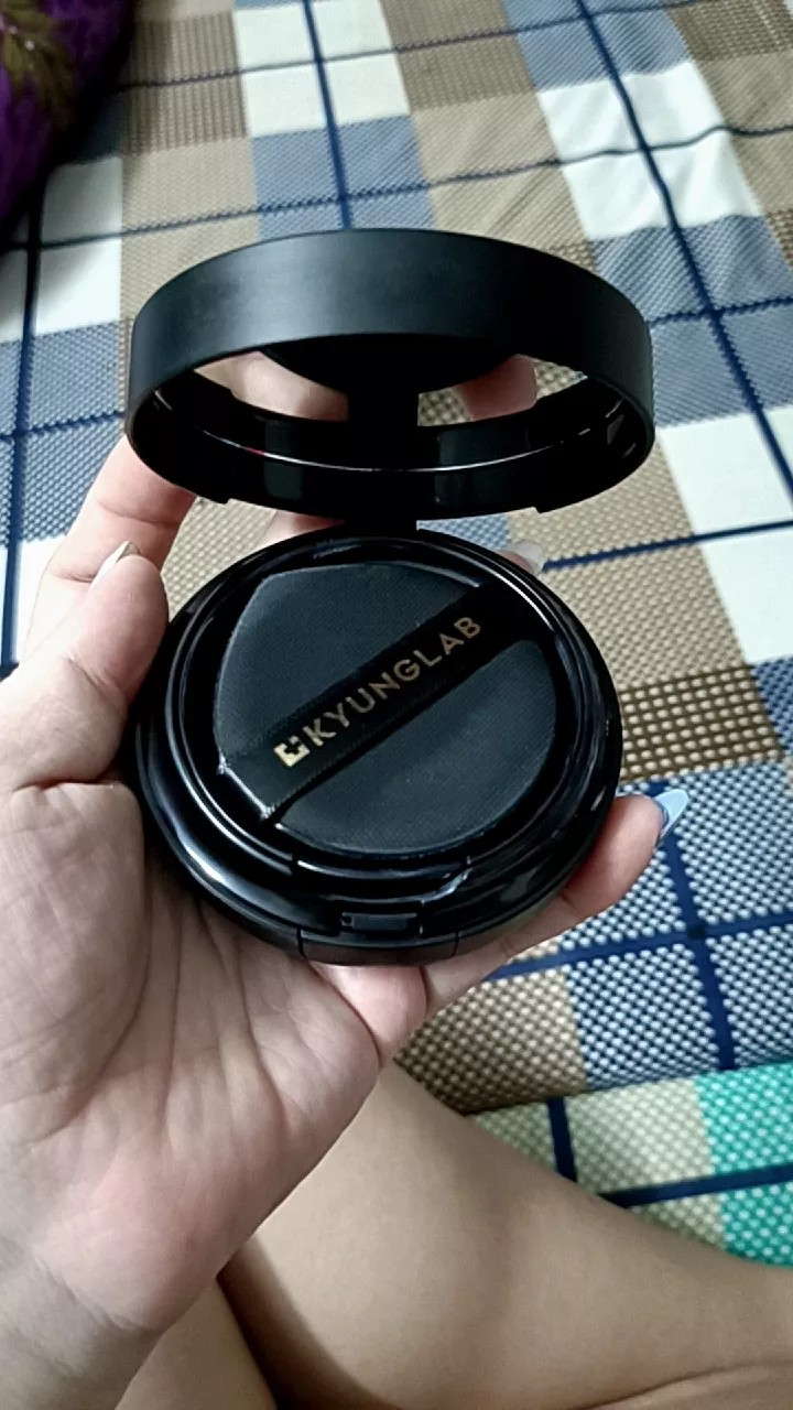 Phấn nước Kyung Lab Bio Cover Balm 15g - Cushion trang điểm với hiệu ứng glowy, che phủ hoàn hảo và dưỡng ẩm SPF 50+ cho làn da tự nhiên.