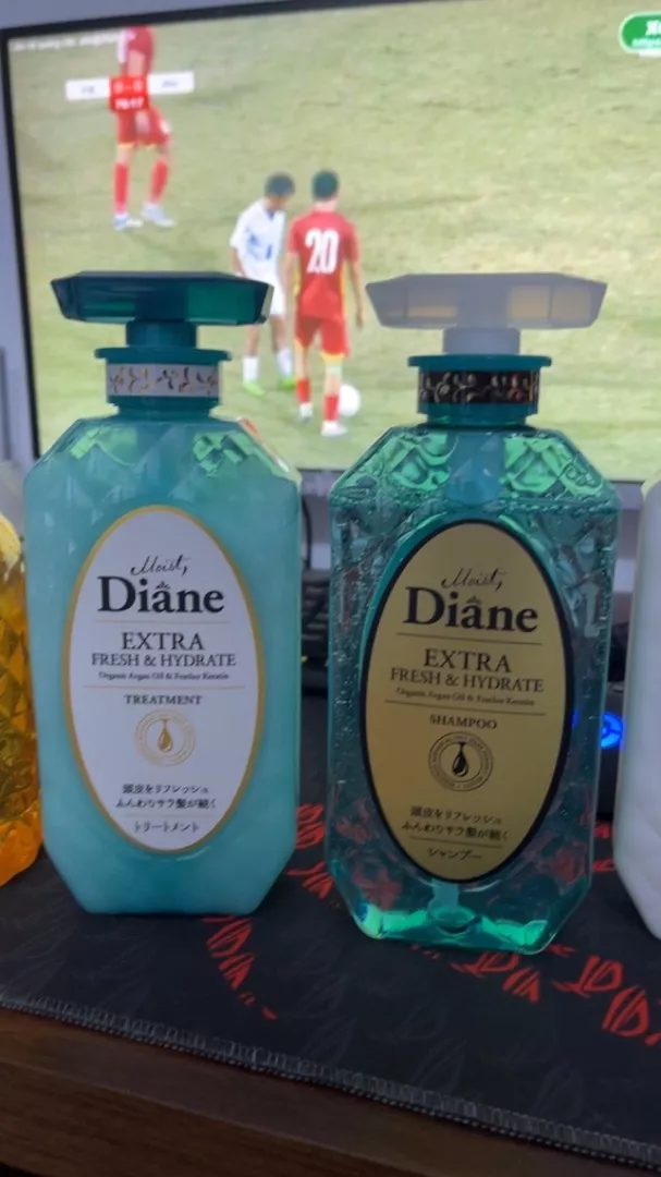 Cặp Gội Xả Kiềm Dầu Moist Diane Extra Fresh & Hydrate - Dưỡng Ẩm Tóc Hư Tổn, Phục Hồi, Mùi Bưởi Tươi 450ml x 2 Chai