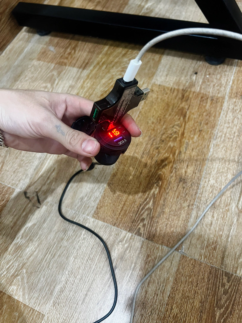 Tẩu Sạc Nhanh 67W Cho Xe Máy & Ô Tô - Cổng USB & Type-C, Tích Hợp Nút On/Off, Sạc Nhanh Chất Lượng Cao, Đèn LED Hiển Thị