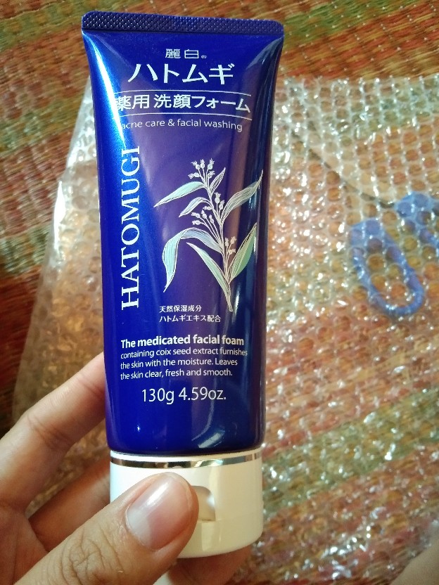 Sữa Rửa Mặt Hatomugi The Medicated Facial Foam 130g - Ngừa Mụn, Cấp Ẩm, Dành Cho Da Dầu - Chiết Xuất Hạt Ý Dĩ Từ Nhật Bản