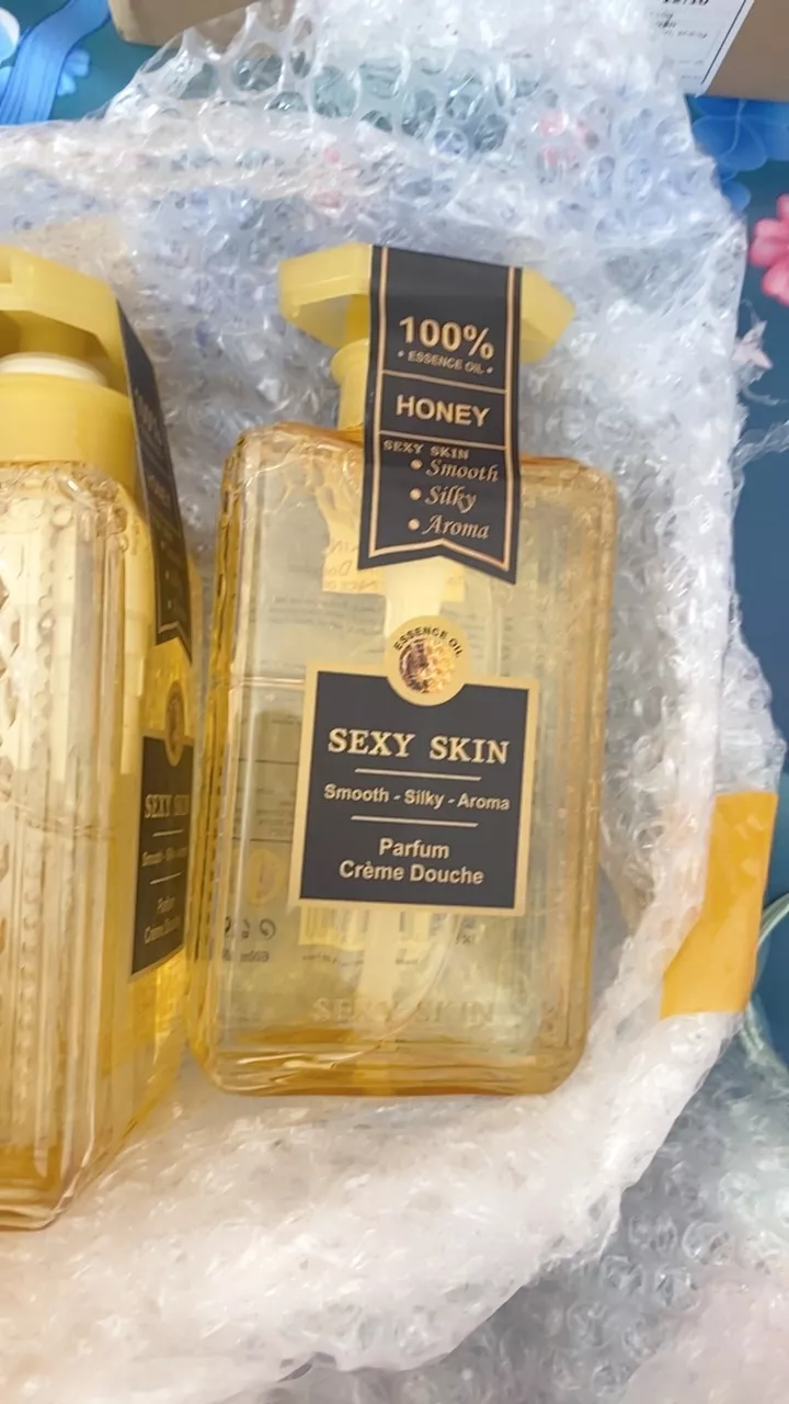 Sữa Tắm Nước Hoa Sexy Skin Honey 600ml - Mật Ong Ngọt Ngào, Dưỡng Ẩm, Tỏa Hương Dễ Chịu - Xuất Xứ Pháp