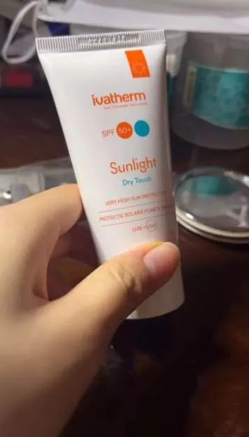 Kem Chống Nắng Ivatherm Sunlight Mat Fluide Toucher Sec SPF50+