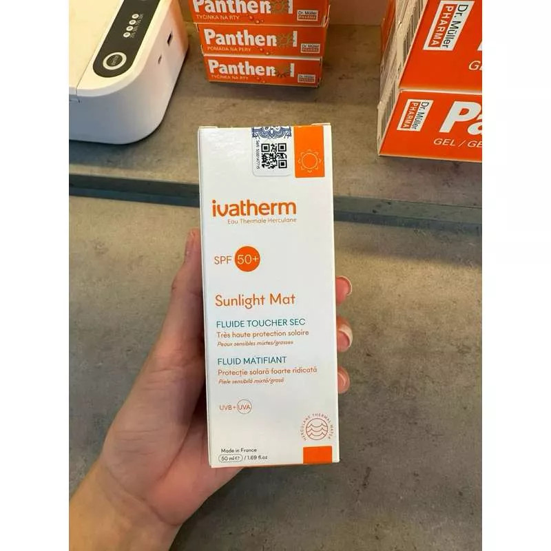 Kem Chống Nắng Ivatherm Sunlight Mat Fluide Toucher Sec SPF50+