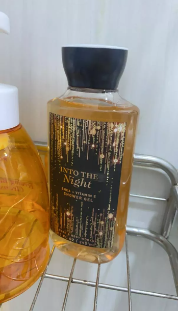 Sữa Tắm Nước Hoa Into The Night Bath & Body Works 295ml - Dưỡng Ẩm Và Lưu Hương Nữ Tính, Quyến Rũ Từ Thiên Nhiên