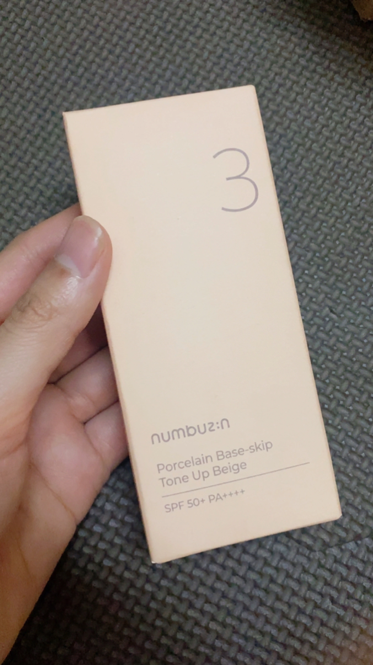 Kem Chống Nắng Nâng Tone Numbuzin No.3 Porcelain Base-skip Beige SPF50+ - Bảo Vệ Da Toàn Diện, Dưỡng Sáng Mịn Màu Da