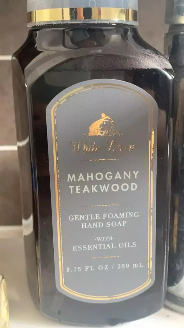 Nước rửa tay tạo bọt Bath & Body Works Mahogany Teakwood chai 259ml
