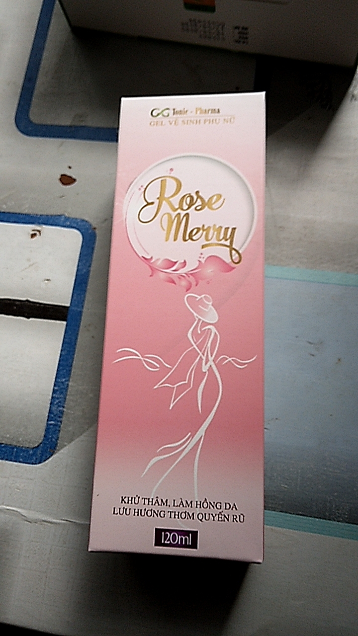 Dung Dịch Vệ Sinh Phụ Nữ Rose Merry - Khử Thâm, Dưỡng Ẩm, Lưu Hương Thơm Quyến Rũ Với Chiết Xuất Trầu Không 120ml