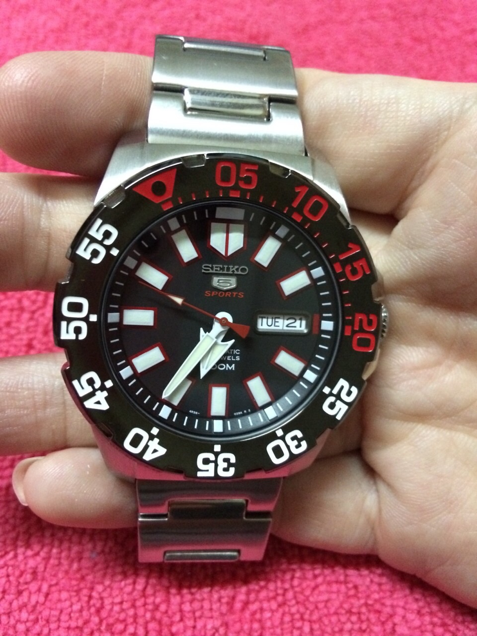 Đồng hồ Seiko 5 Sports Monster SRP487K1 phù hợp với người đam mê thể thao