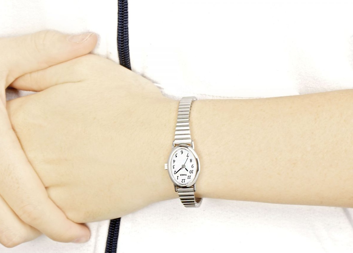 Chiếc đồng hồ Timex nữ này trên tay trẻ trung, thanh lịch và thời thượng
