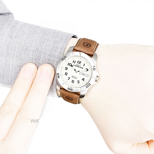 Timex T46681 đem lại cảm giác cá tính, mạnh mẽ khi đeo lên tay