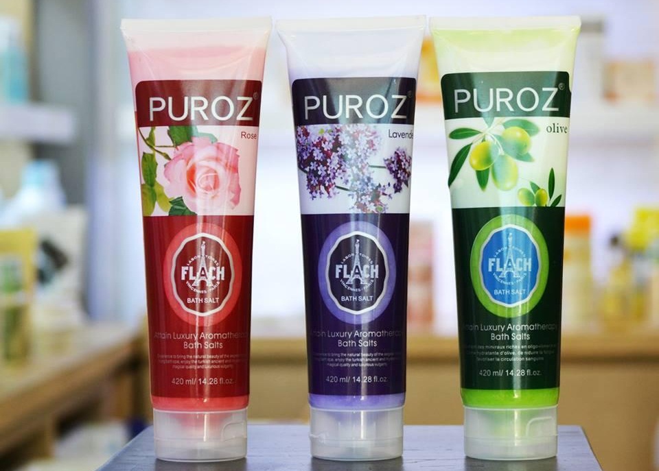 Muối tắm Puroz giúp bạn loại bỏ các tế bào da chết, làm mờ các vết thâm trên da và khiến da sáng mịn tự nhiên