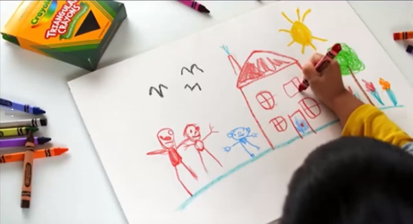 Hộp bút màu Crayola giúp bé thỏa sức sáng tạo