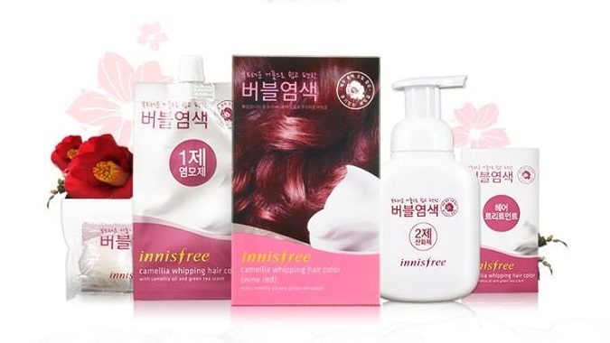 Dầu Gội Nhuộm Tóc Innisfree Camellia Bubble Hair Color - một sản phẩm tuyệt vời để làm mới mái tóc của bạn. Innisfree Camellia Bubble Hair Color làm sạch tóc và nhuộm đồng thời, để cho ra màu sắc tuyệt đẹp và bền vững hơn. Hãy trải nghiệm một mái tóc mới nhất với Innisfree!
