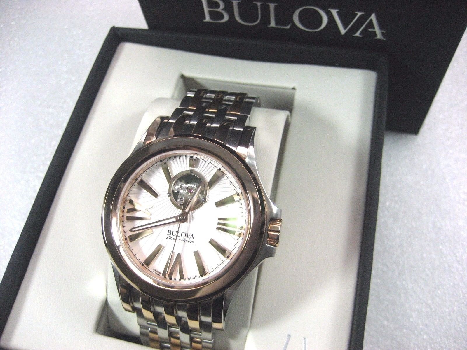 Cận cảnh chiếc đồng hồ nam Bulova