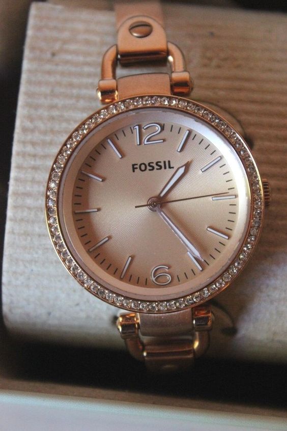 Cận cảnh chiếc đồng hồ Fossil ES3226