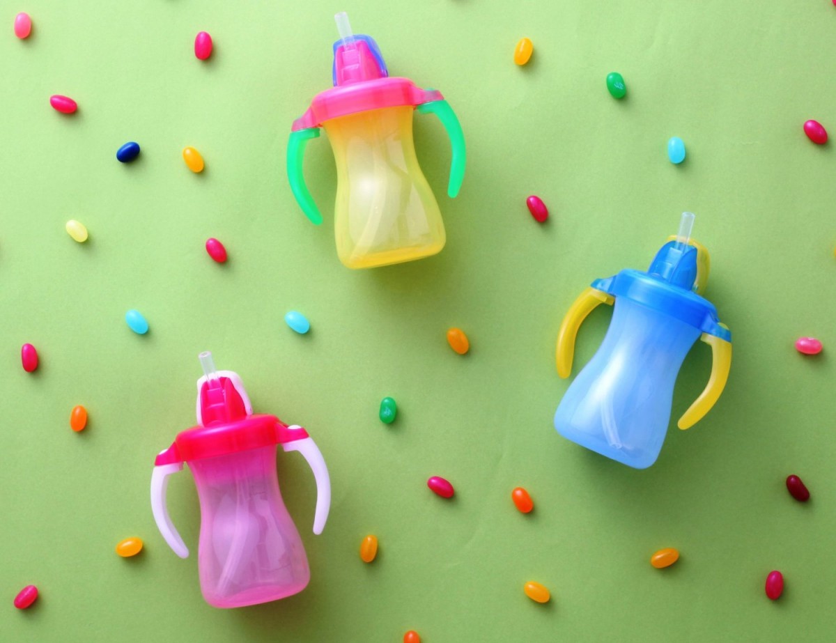 Bình tập uống nước với thiết kế ống hút silicon mềm mại an toàn với trẻ