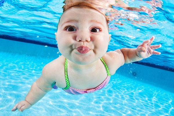 Bơi lội mang lại nhiều lợi ích tuyệt vời cho trẻ