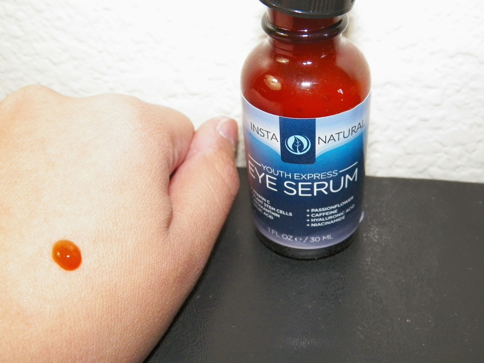 InstaNatural Youth Express Eye Serum trị thâm quầng mắt còn có khả năng che khuyết điểm